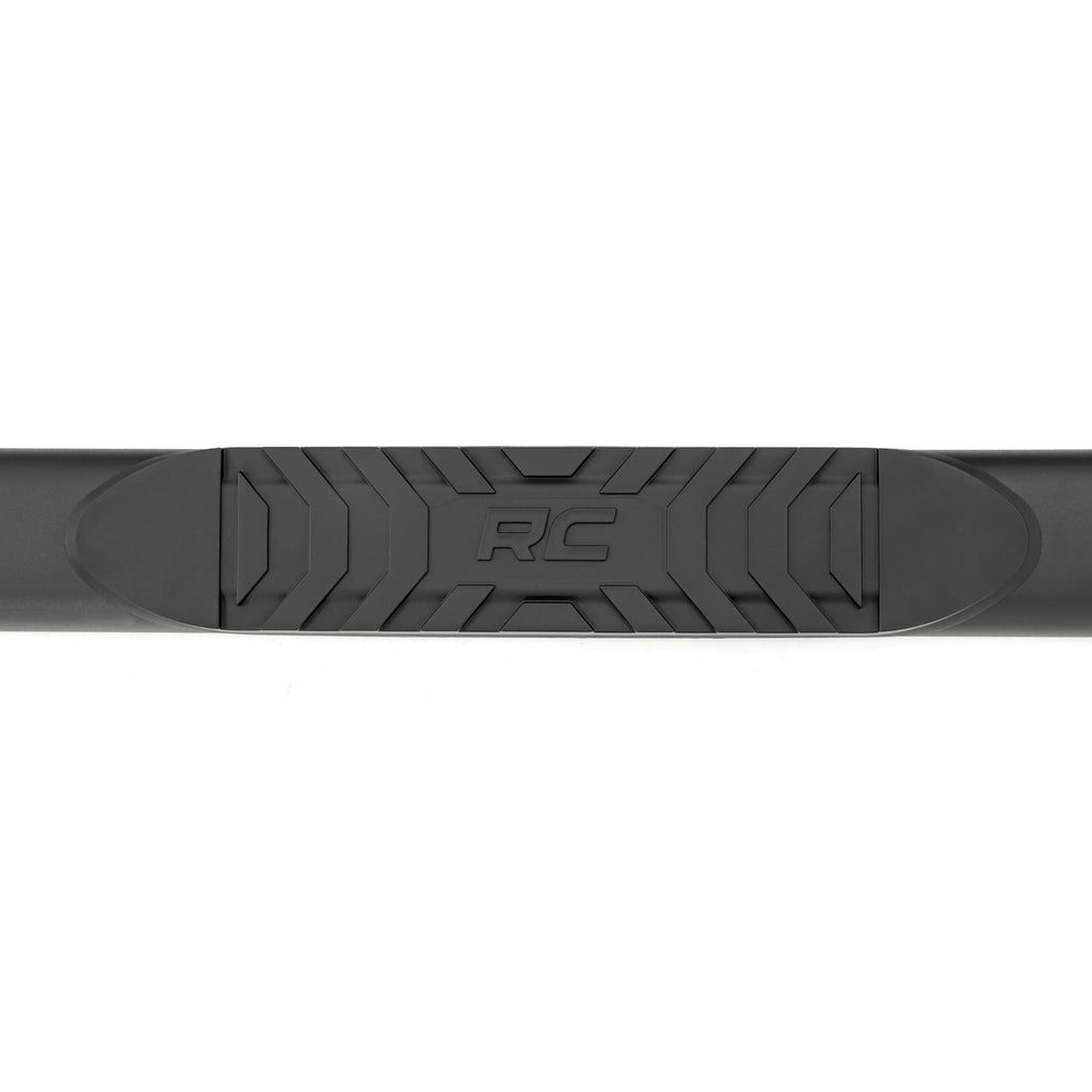 Oval-Nerf-Step-4.5-Inch-Crew-Cab-Black-21-22-ChevyGmc-TahoeYukon-Rough-Country