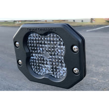 Load image into Gallery viewer, Pod-Light-Featuring-Advanced-Tir-Optics-For-High-Efficiency-And-Focus.
