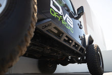 Load image into Gallery viewer, DV8 Offroad SRJL-07 Jeep Wrangler JL FS-15 Series Rock Sliders