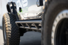 Load image into Gallery viewer, DV8 Offroad SRJL-07 Jeep Wrangler JL FS-15 Series Rock Sliders
