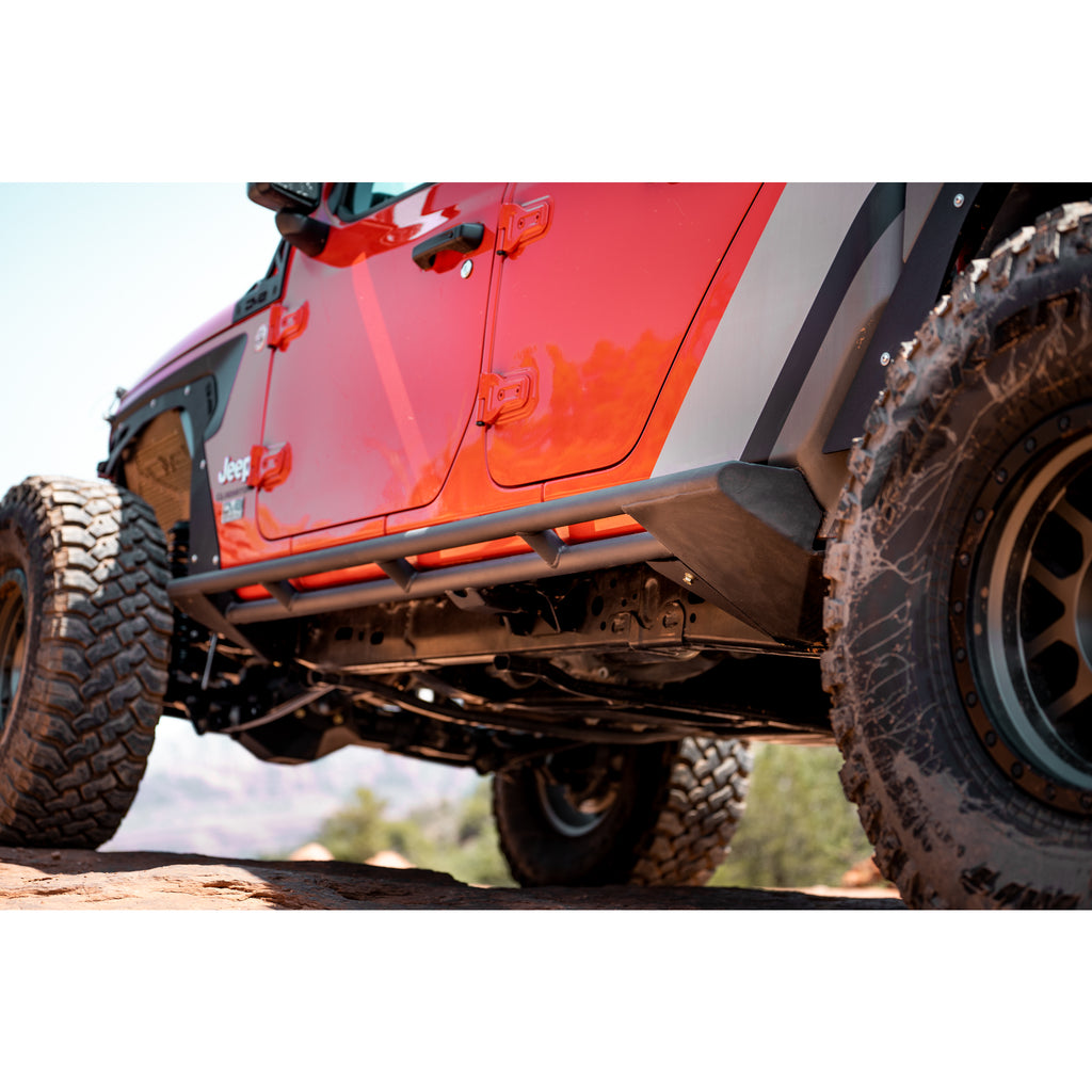 Srgl-04-20-22-Jeep-Gladiator-Jt-Tubualr-Rock-Sliders-With-Built-In-Skid-Plates