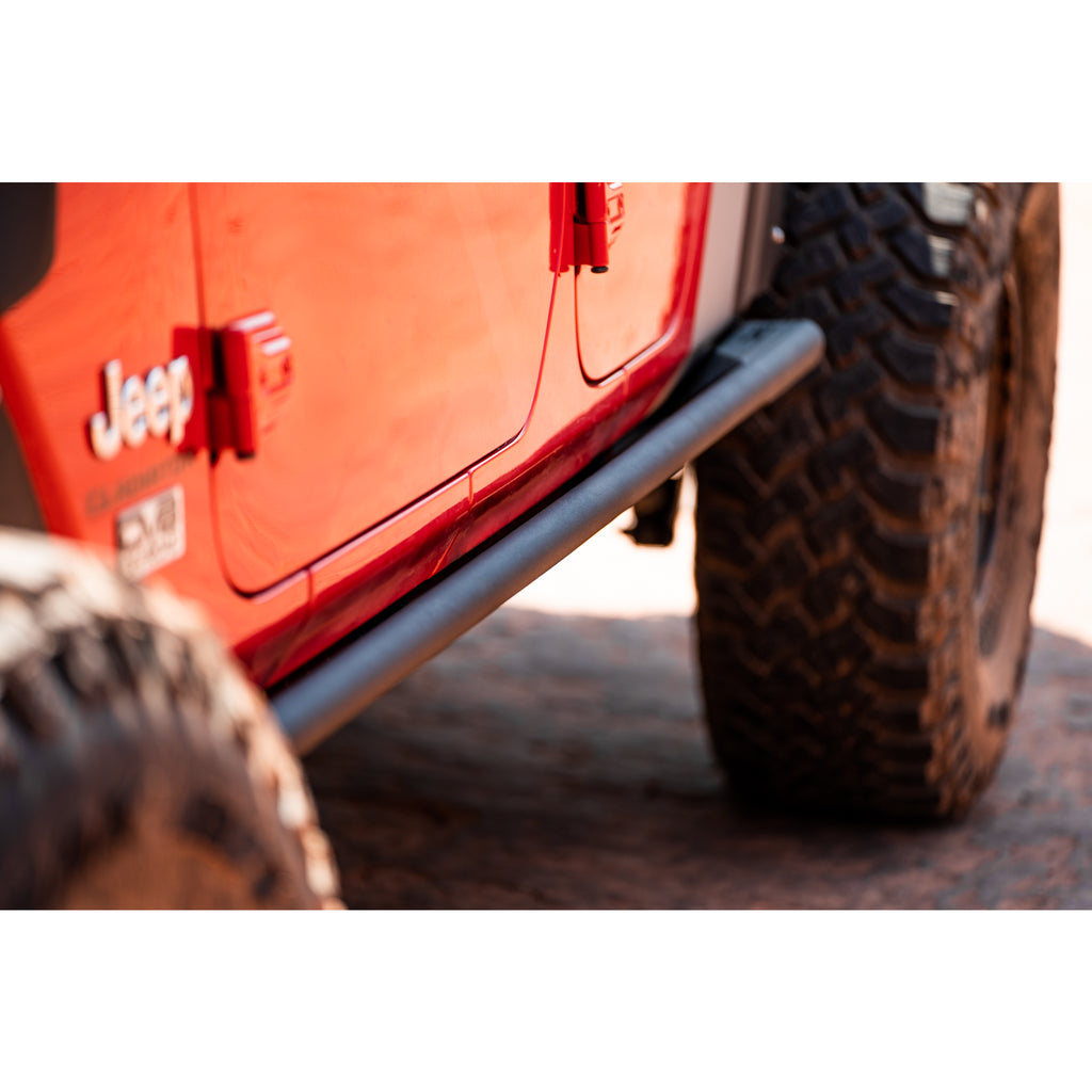 Srgl-04-20-22-Jeep-Gladiator-Jt-Tubualr-Rock-Sliders-With-Built-In-Skid-Plates