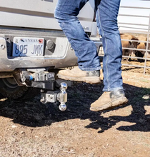 Load image into Gallery viewer, B&amp;W Trailer Hitches TS35050 Hitch Step