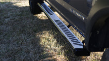 Load image into Gallery viewer, Lund 28665021 Summit Ridge 2.0 Running Board Kit for Select Chevrolet Silverado 1500, Chevrolet Silverado LD, Chevrolet Silverado HD, Chevrolet Silverado HD, GMC Sierra 1500, GMC Sierra Limited, GMC Sierra HD, GMC Sierra HD