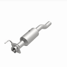 Load image into Gallery viewer, MagnaFlow Exhaust Products 280440 OEM Grade Direct-Fit Catalytic Converter for Select Ford F-350 Super Duty, Ford F-450 Super Duty, Ford F-550 Super Duty