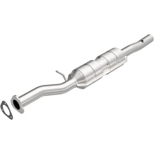 Load image into Gallery viewer, MagnaFlow Exhaust Products 55324 HM Grade Direct-Fit Catalytic Converter for Select Ford Excursion, Ford F-250 Super Duty, Ford F-350 Super Duty, Ford F-450 Super Duty, Ford F-550 Super Duty