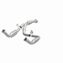 Load image into Gallery viewer, MagnaFlow Exhaust Products 51812 OEM Grade Direct-Fit Catalytic Converter for Select Chevrolet Silverado HD, Chevrolet Silverado HD, GMC Sierra HD, GMC Sierra HD