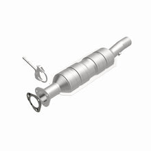 Load image into Gallery viewer, MagnaFlow Exhaust Products 52228 OEM Grade Direct-Fit Catalytic Converter for Select Ford E-350 Super Duty, Ford E-450 Super Duty, Ford F-250, Ford F-250 Super Duty, Ford F-350 Super Duty, Ford F-450 Super Duty, Ford F-550 Super Duty