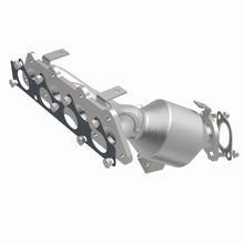 Load image into Gallery viewer, MagnaFlow Exhaust Products 6511429 California CARB Manifold Catalytic Converter for Select Kia Soul