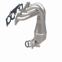 Load image into Gallery viewer, MagnaFlow Exhaust Products 5531078 California CARB Manifold Catalytic Converter for Select Pontiac Vibe