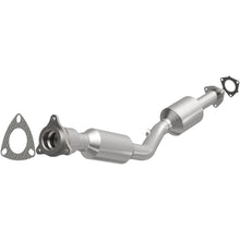 Load image into Gallery viewer, MagnaFlow Exhaust Products 5582722 California CARB Direct-Fit Catalytic Converter for Select Saturn Vue