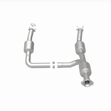Load image into Gallery viewer, MagnaFlow Exhaust Products 280210 OEM Grade Direct-Fit Catalytic Converter for Select Chevrolet Express 2500, Chevrolet Express 3500, GMC Savana 2500, GMC Savana