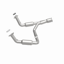 Load image into Gallery viewer, MagnaFlow Exhaust Products 5451650 California CARB Direct-Fit Catalytic Converter for Select Buick Rainier, Chevrolet Trailblazer, GMC Envoy