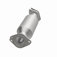 Load image into Gallery viewer, MagnaFlow Exhaust Products 52863 OEM Grade Direct-Fit Catalytic Converter for Select Hyundai Elantra, Hyundai Elantra Coupe, Hyundai Elantra GT, Hyundai Santa Fe, Kia Forte, Kia Sorento