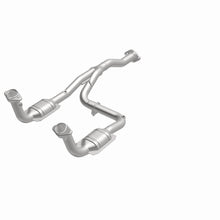 Load image into Gallery viewer, MagnaFlow Exhaust Products 49186 OEM Grade Direct-Fit Catalytic Converter for Select Jeep Liberty