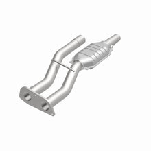 Load image into Gallery viewer, MagnaFlow Exhaust Products 23179 HM Grade Direct-Fit Catalytic Converter for Select Chevrolet C2500, Chevrolet C2500 Suburban, Chevrolet C3500, Chevrolet K2500, Chevrolet K3500, GMC C2500, GMC C2500 Suburban, GMC K2500, GMC K3500