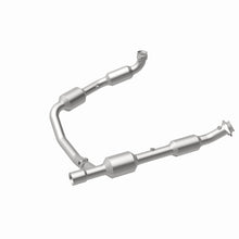 Load image into Gallery viewer, MagnaFlow Exhaust Products 5481439 California CARB Direct-Fit Catalytic Converter for Select Ford E-250, Ford E-350 Club Wagon, Ford E-350 Super Duty