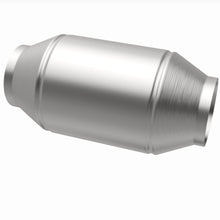 Load image into Gallery viewer, MagnaFlow Exhaust Products 333506 California CARB Universal Catalytic Converter for Select Dodge D100, Dodge D150, Isuzu Pickup, Isuzu Rodeo