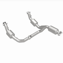 Load image into Gallery viewer, MagnaFlow Exhaust Products 280429 OEM Grade Direct-Fit Catalytic Converter for Select Chevrolet Express 2500, Chevrolet Express 3500, Chevrolet Express 4500, GMC Savana 2500, GMC Savana 3500, GMC Savana