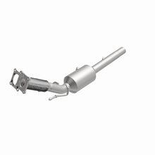 Load image into Gallery viewer, MagnaFlow Exhaust Products 5561377 California CARB Direct-Fit Catalytic Converter for Select Volkswagen Beetle
