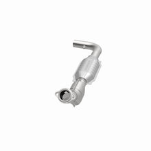 Load image into Gallery viewer, MagnaFlow Exhaust Products 23976 HM Grade Direct-Fit Catalytic Converter for Select Ford Expedition, Ford F-250, Lincoln Navigator