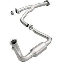 Load image into Gallery viewer, MagnaFlow Exhaust Products 5451582 California CARB Direct-Fit Catalytic Converter for Select Jeep Liberty
