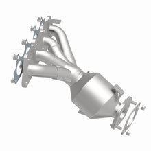 Load image into Gallery viewer, MagnaFlow Exhaust Products 6511429 California CARB Manifold Catalytic Converter for Select Kia Soul