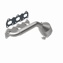 Load image into Gallery viewer, MagnaFlow Exhaust Products 49043 OEM Grade Manifold Catalytic Converter for Select Chevrolet Tracker, Suzuki Grand Vitara, Suzuki Vitara, Suzuki XL-7