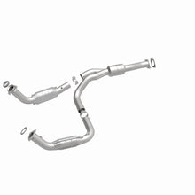 Load image into Gallery viewer, MagnaFlow Exhaust Products 52113 OEM Grade Direct-Fit Catalytic Converter for Select Chevrolet Express 2500, Chevrolet Express 3500, Chevrolet Express 4500, GMC Savana 2500, GMC Savana 3500, GMC Savana