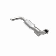 Load image into Gallery viewer, MagnaFlow Exhaust Products 23976 HM Grade Direct-Fit Catalytic Converter for Select Ford Expedition, Ford F-250, Lincoln Navigator