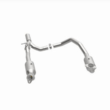 Load image into Gallery viewer, MagnaFlow Exhaust Products 280014 OEM Grade Direct-Fit Catalytic Converter for Select Ford E-350 Super Duty, Ford E-450 Super Duty