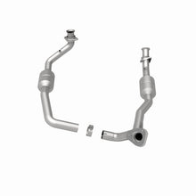 Load image into Gallery viewer, MagnaFlow Exhaust Products 51378 OEM Grade Direct-Fit Catalytic Converter for Select Ford E-150, Ford E-150 Club Wagon, Ford E-150 Econoline, Ford E-150 Econoline Club Wagon, Ford E-250, Ford E-250 Econoline, Ford E-350 Club Wagon, Ford E-350 Econoline