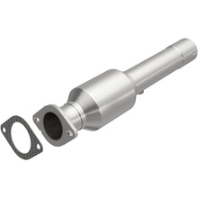 Load image into Gallery viewer, MagnaFlow Exhaust Products 21-989 OEM Grade Direct-Fit Catalytic Converter for Select Chevrolet Silverado 2500, Chevrolet Silverado HD, GMC Sierra 2500, GMC Sierra HD