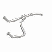 Load image into Gallery viewer, MagnaFlow Exhaust Products 4551252 California CARB Direct-Fit Catalytic Converter for Select Chevrolet Silverado HD, Chevrolet Silverado HD, GMC Sierra HD, GMC Sierra HD