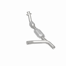 Load image into Gallery viewer, MagnaFlow Exhaust Products 49426 OEM Grade Direct-Fit Catalytic Converter for Select Ford E-150, Ford E-150 Club Wagon, Ford E-150 Econoline, Ford E-150 Econoline Club Wagon, Ford E-250, Ford E-250 Econoline