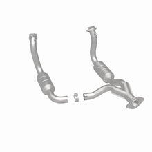 Load image into Gallery viewer, MagnaFlow Exhaust Products 51760 OEM Grade Direct-Fit Catalytic Converter for Select Ford F-250 Super Duty, Ford F-350 Super Duty, Ford F-450 Super Duty