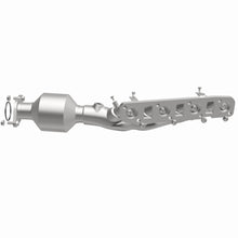 Load image into Gallery viewer, MagnaFlow Exhaust Products 290034 OEM Grade Manifold Catalytic Converter for Select INFINITI QX80, Nissan Armada, Nissan NV2500, Nissan NV3500, Nissan TITAN, Nissan TITAN XD