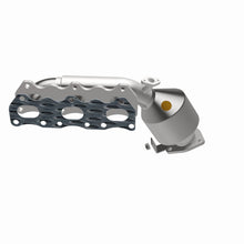 Load image into Gallery viewer, MagnaFlow Exhaust Products 452282 California CARB Manifold Catalytic Converter for Select Chevrolet Tracker, Suzuki Grand Vitara, Suzuki Vitara