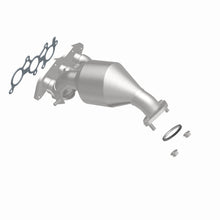Load image into Gallery viewer, MagnaFlow Exhaust Products 5582822 California CARB Manifold Catalytic Converter for Select Toyota Sienna