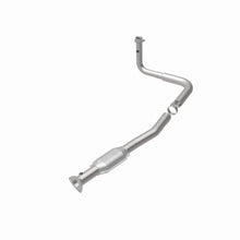 Load image into Gallery viewer, MagnaFlow Exhaust Products 23142 HM Grade Direct-Fit Catalytic Converter for Select Chevrolet Express 2500, Chevrolet Express 3500, Chevrolet G30, GMC G3500, GMC Savana 2500, GMC Savana