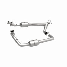 Load image into Gallery viewer, MagnaFlow Exhaust Products 51378 OEM Grade Direct-Fit Catalytic Converter for Select Ford E-150, Ford E-150 Club Wagon, Ford E-150 Econoline, Ford E-150 Econoline Club Wagon, Ford E-250, Ford E-250 Econoline, Ford E-350 Club Wagon, Ford E-350 Econoline