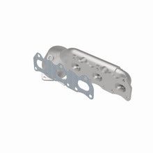 Load image into Gallery viewer, MagnaFlow Exhaust Products 49043 OEM Grade Manifold Catalytic Converter for Select Chevrolet Tracker, Suzuki Grand Vitara, Suzuki Vitara, Suzuki XL-7
