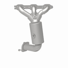 Load image into Gallery viewer, MagnaFlow Exhaust Products 51061 OEM Grade Manifold Catalytic Converter for Select Chrysler Pacifica, Chrysler Sebring, Chrysler Town &amp; Country, Dodge Avenger, Dodge Grand Caravan, Dodge Journey, Volkswagen Routan