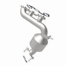 Load image into Gallery viewer, MagnaFlow Exhaust Products 5582837 California CARB Manifold Catalytic Converter for Select Lexus RX330, Toyota Highlander, Toyota Sienna