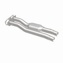 Load image into Gallery viewer, MagnaFlow Exhaust Products 95471 HM Grade Direct-Fit Catalytic Converter for Select Chevrolet C2500, Chevrolet C2500 Suburban, Chevrolet C3500, Chevrolet C3500HD, Chevrolet K2500, Chevrolet K2500 Suburban, Chevrolet K3500, GMC C2500, GMC C2500 Suburban,
