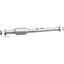 Load image into Gallery viewer, MagnaFlow Exhaust Products 441020 California CARB Direct-Fit Catalytic Converter for Select Chevrolet Tracker, Suzuki Vitara