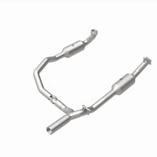 Load image into Gallery viewer, MagnaFlow Exhaust Products 280014 OEM Grade Direct-Fit Catalytic Converter for Select Ford E-350 Super Duty, Ford E-450 Super Duty