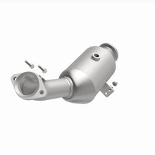 Load image into Gallery viewer, MagnaFlow Exhaust Products 21-682 OEM Grade Direct-Fit Catalytic Converter for Select Mercedes-Benz C400, Mercedes-Benz C43 AMG, Mercedes-Benz C450 AMG, Mercedes-Benz E43 AMG, Mercedes-Benz E450, Mercedes-Benz GLC43 AMG