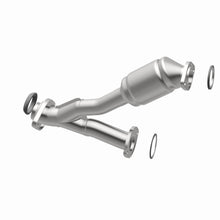 Load image into Gallery viewer, MagnaFlow Exhaust Products 49507 OEM Grade Direct-Fit Catalytic Converter for Select Lexus RX300, Toyota Highlander