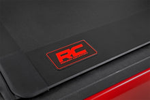 Load image into Gallery viewer, Rough Country 49620500 Hard Tri-Fold Tonneau Bed Cover for Select Jeep Gladiator